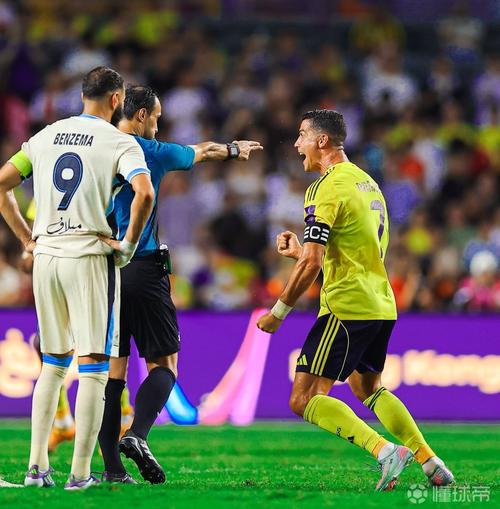 曝本泽马跟C罗炫耀涨薪 还要收获联赛冠军