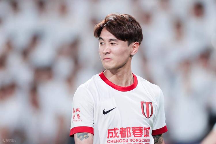 记者：韦世豪当蓉城队长并不意外 出战亚冠