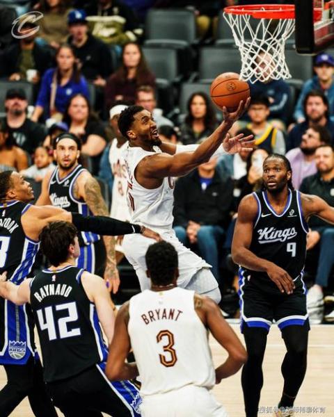 哈登骑士主场首秀13+11 仅仅出手4次