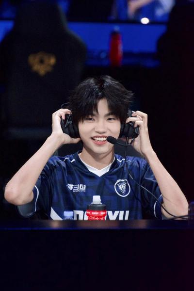 今天是钎城24岁生日，DYG发文：你就是电竞精神最好的诠释