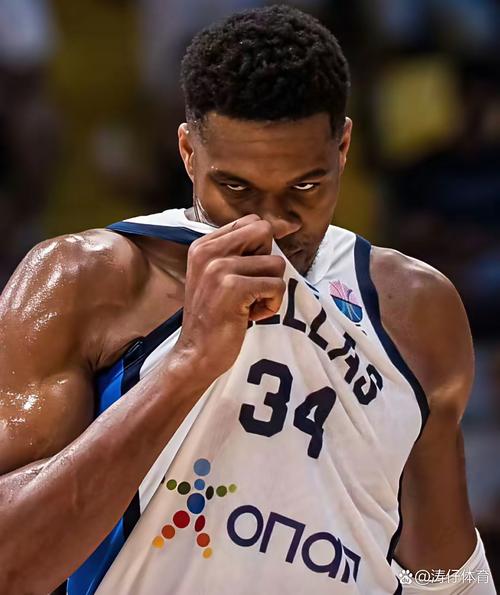 福克斯顶替字母哥参加全明星 赛季场均19.4分6.3助