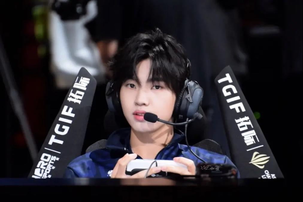 DYG 1-0 TTG：钎城艾琳曼妙舞姿，DYG闪电战首局大捷