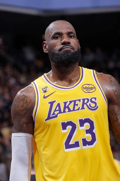 詹姆斯达成史上最老三双 以41岁45天超越马龙