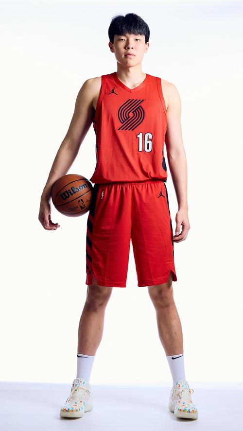 杨瀚森出战3分钟拿到2分 仅获得1次出手