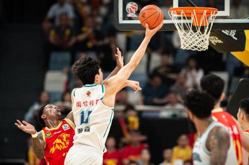 杨瀚森全明星砍下10分 替补出战8分钟投篮5中4