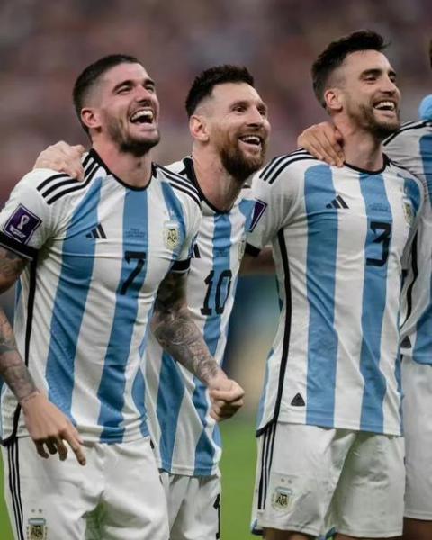 梅西哪个队,（梅西哪个战队）