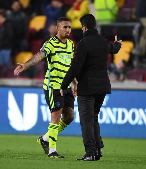 萨利巴与道曼回归训练 枪手队长缺席