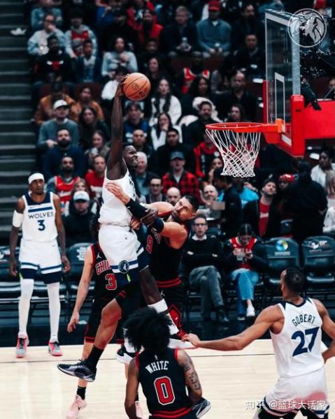 NBA扣篮大赛凯沙德·约翰逊夺冠 上演罚球线大风车扣篮