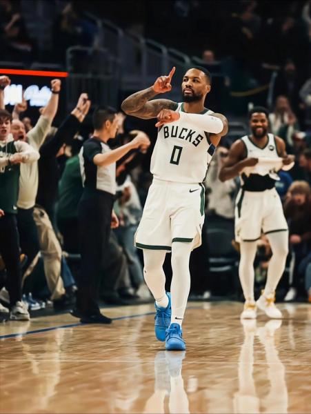 利拉德三分大赛三冠王 决赛拿到29分