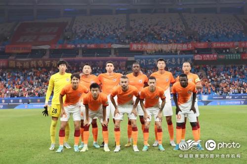 中国足球小将邝兆镭加盟青岛海牛 合同为期3年