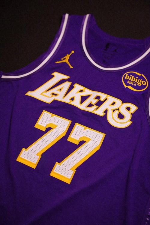 湖人队1号球衣退役了吗,（湖人队一号）