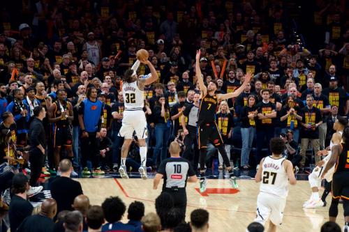 戈登本场6射6正进4球 当选全场最佳