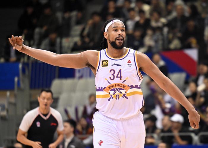 广州男篮官宣托马斯离队 赛季场均8.5分5板