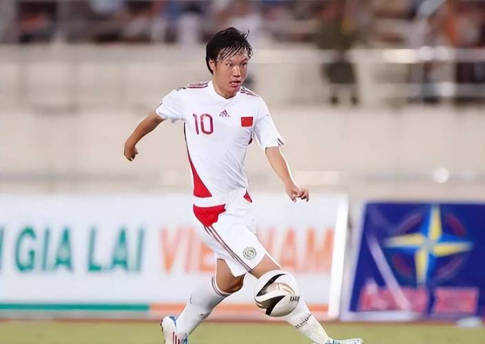 武汉三镇官宣新赛季教练组 本杰明-莫拉担任主教练