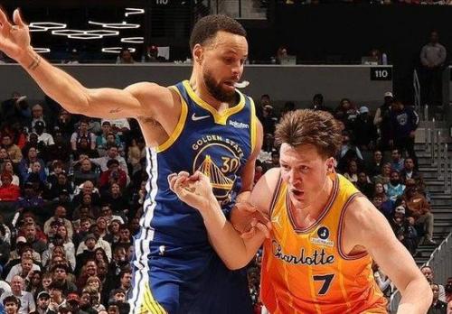 克尼佩尔本赛季已命中193记三分 超越米切尔排名第一