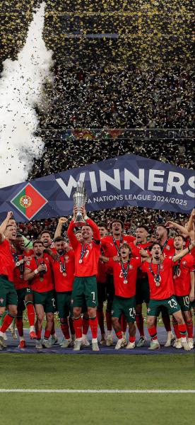 意大利欧洲杯冠军颁奖2020,（意大利欧洲杯夺冠纪念杂志）