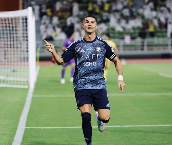 利雅得胜利重返榜首 C罗上演梅开二度