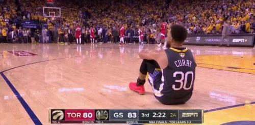 库里摔的最重的一场比赛,（库里摔跤）