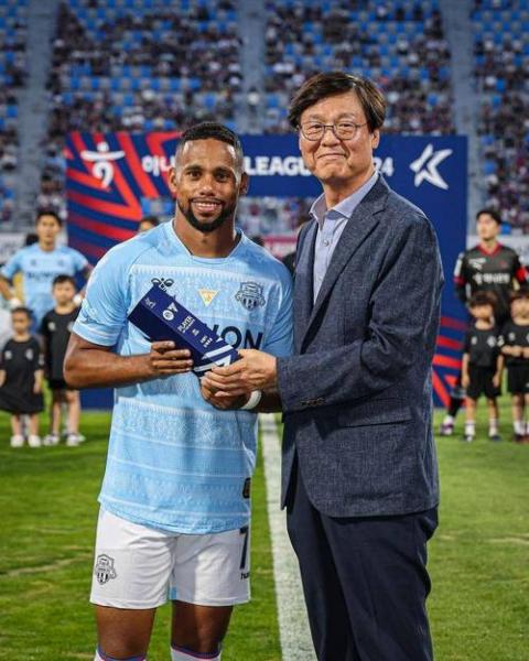 海港官宣安佩姆租借加盟 海港签下第6位外援