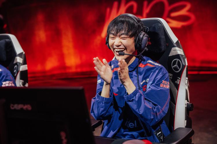 BLG 3-0 NIP：Knight妖姬伤害爆炸，BLG干净利落横扫取胜