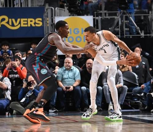 活塞力克雷霆升联盟第一 战绩暂为43胜14负