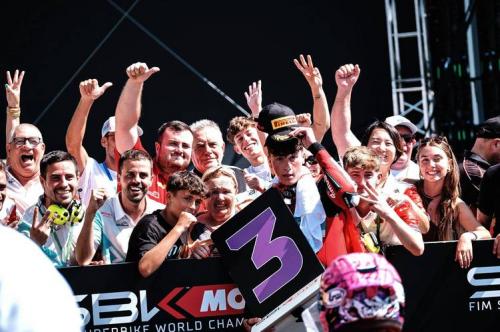 KC 3-2 MKOI：Yike决胜局螳螂血洗对手，KC鏖战五局挺进决赛