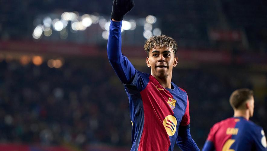 亚马尔首次上演帽子戏法 巴萨大胜黄潜