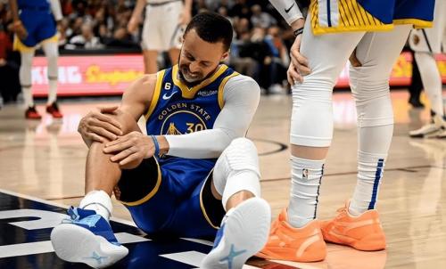 曝库里因膝伤至少再缺席五场 预计10天后重新评估