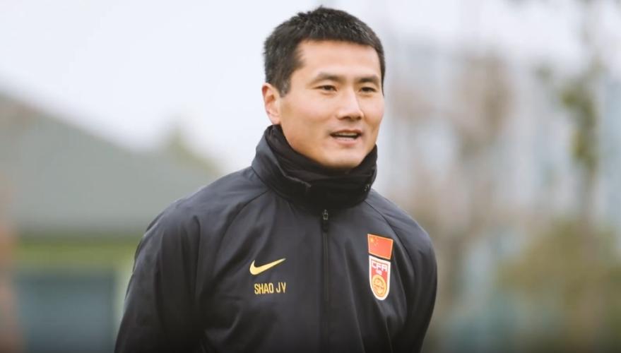 邵佳一获2025中国金帅奖 上赛季执教西海岸