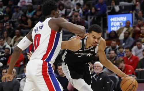 文班亚马拿到生涯首个月最佳 场均22.5分11.3板3.5帽