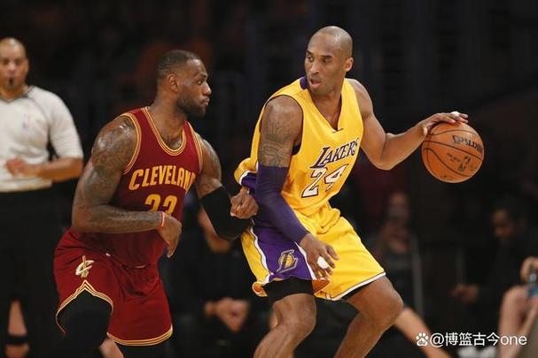詹姆斯和科比打篮球谁最厉害,（詹姆斯和科比谁的球技好）