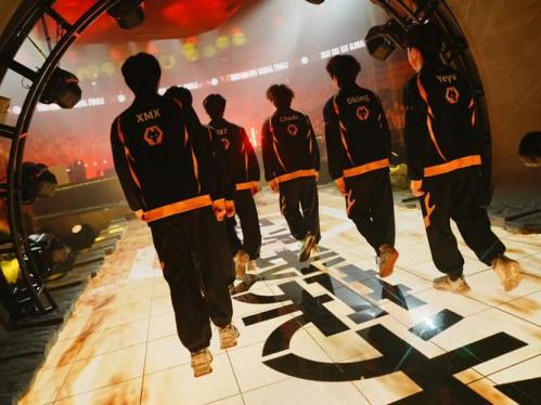 狼队 2-1 JDG：清清马超关键拉扯，狼队绝境翻盘再拿一分