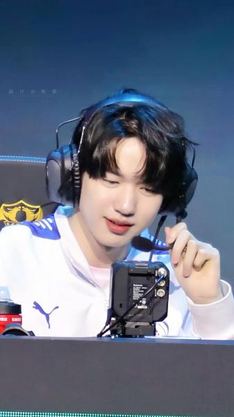 LGD 2-0 TTG：小落狂铁力克千钧，LGD超级兵偷家再拿一分