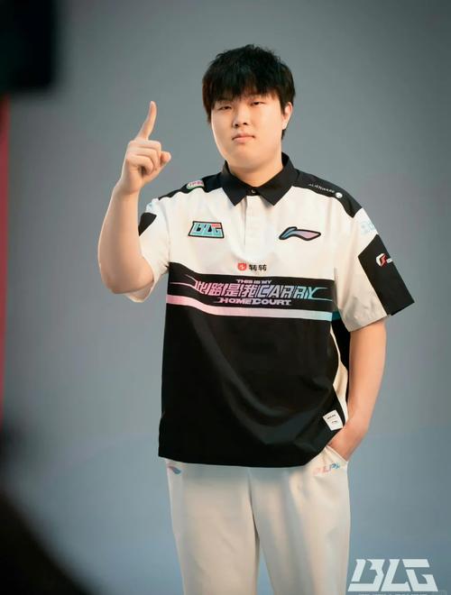 Bin：LPL已经很久没有国际赛冠军，这次我们要带个冠军给LPL