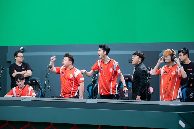 LGD 3-2 情久：极限守家被破三高大翻盘，LGD A组全胜收官