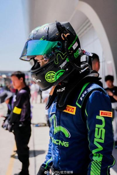 Daeny：我们的选手非常出色，虽然我没驾照，但像是开超跑