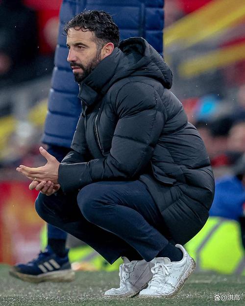 阿莫林与曼城总监打板式网球 引发外界猜测