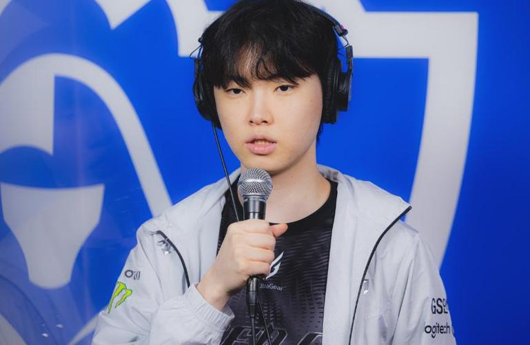 今年真不一样了！Chovy与T1达成协议：变换位置担任上路加盟