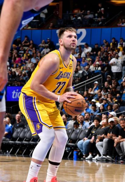 东契奇提名月最佳防守球员 3月份防守篮板领衔后卫