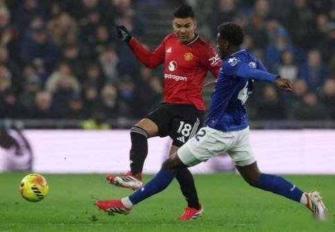 曼联今夏将有8位一线队球员离队 从而释放资金用于重建