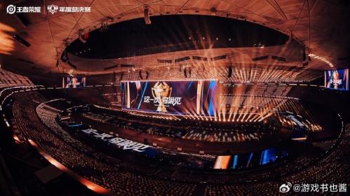 KPL发文：春决门票售罄，谁能在金色雨中捧起那座冠军奖杯？