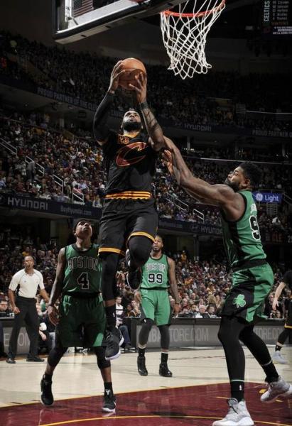 骑士锁定东部分区前四 战绩50胜29负