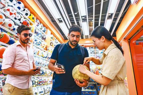 义乌老板提前进入世界杯时间 周边商品火热