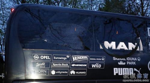 马竞晒大巴被砸照片并圈NASA 球队大巴遭袭