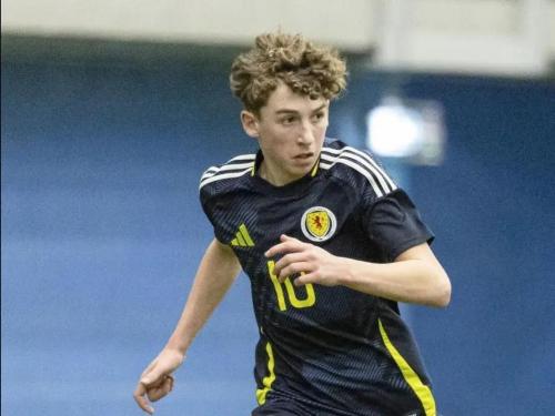 维蒂尼亚与利物浦小将交换球衣 耐心等候了20分钟