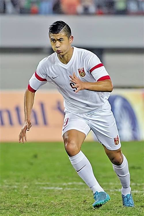 张玉宁出任国足第一队长 国家队打进8球