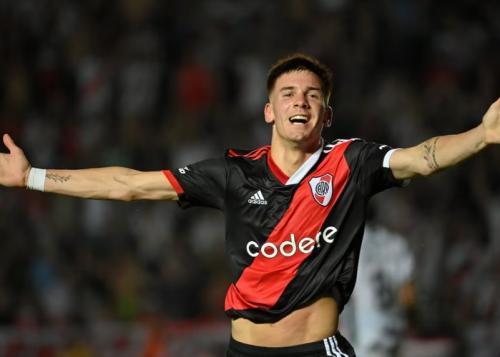 马竞有意贝尔纳尔 马竞正为2026-27赛季的建队规划物色中场球员