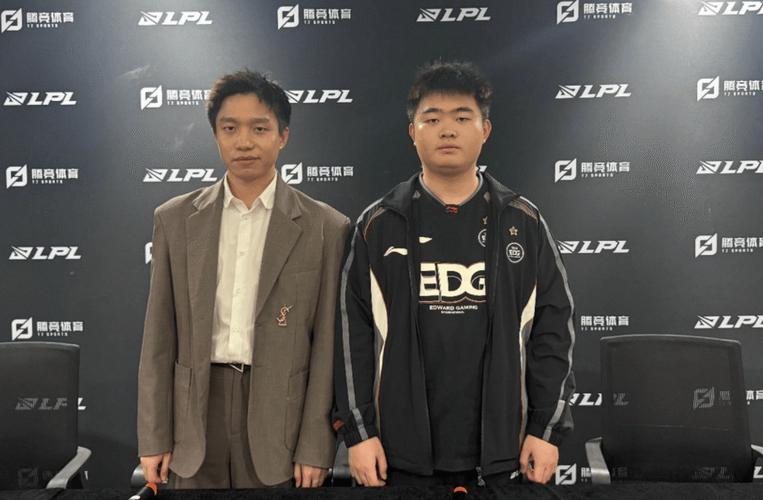 明凯：之前Leave很容易暴毙，Jwei加入后对AD的帮助照顾很多