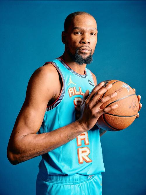 杜兰特成单赛季2000分最老球员 以37岁193天超越马龙