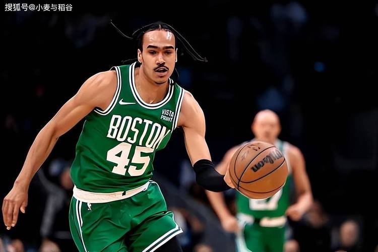 凯尔特人官宣与班顿签订标准NBA合同 赛季场均2分0.8助